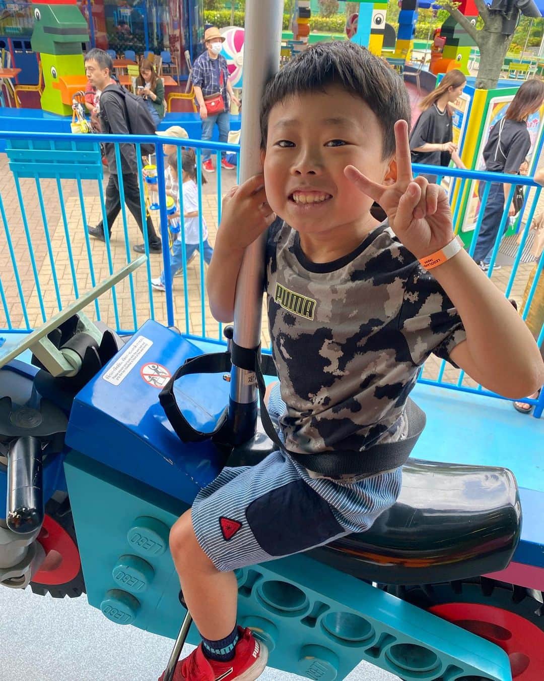 藤嶋大規さんのインスタグラム写真 - (藤嶋大規Instagram)「子どもたちは2回目、自分は初レゴランドへ行ってきました。 大人でも楽しめる場所で、1日じゃ足りないぐらいでした😄 子どもたちもアトラクションを楽しそうに乗ってるのを見てパパは幸せな時間でした😄  #レゴランド #名古屋」5月8日 21時01分 - canoe_hiroki