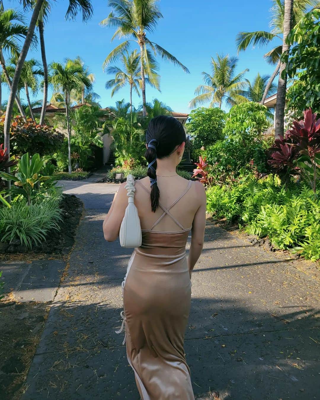 保坂玲奈さんのインスタグラム写真 - (保坂玲奈Instagram)「初めてのハワイ島🤙🏻⁡ ⁡⁡ ⁡⁡ ⁡お世話になっているご夫婦の⁡ ⁡結婚式にお招きしてもらい、行ってきました💍⁡ はぁ、、⁡とってもとっても素敵だったな、、⁡ ⁡愛が溢れてた🥲💙⁡ ⁡⁡ ⁡ ⁡なんだかんだあっという間だったけど⁡ パワーを貰えたし、やはり海外旅行も⁡楽しい😆⁡ ⁡また来れるように、頑張ろう🤙🏻⁡ ⁡⁡ ⁡⁡ ⁡⁡ ⁡⁡ ⁡#ハワイ島#bigisland#mahalo#renaotravel」5月8日 20時55分 - __renao_0707