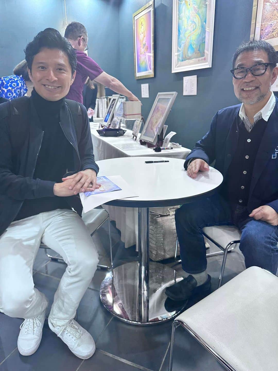 橋本昌彦のインスタグラム：「昨日は世界遺産東寺にて 個展を開催されておられる 草場先生に会いにいきました。  大阪フェニーチェでご一緒させて頂いてから 先生は東寺へ　僕らは高野山へ  お役目を頂き今週末からいよいよ 今ラストスパートです🔥  高野山空海御誕生1250年記念大法会 LIFEいのち上映会＆いのち展 お申し込みはこちら↓ https://www.life-planetarium.com/koyasan」