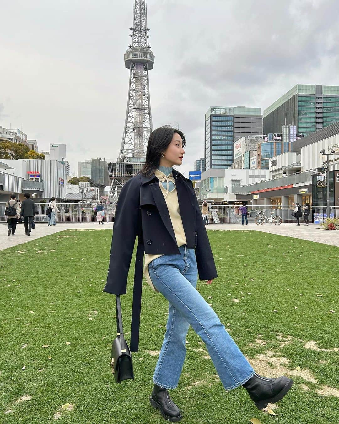 梅村奈央さんのインスタグラム写真 - (梅村奈央Instagram)「いつかの #うめしふく 🩵 outer #acnestudios  tops #tan pants #tomorrowland  bag #cafuné  shoes #caminando」5月8日 20時59分 - umemuranao