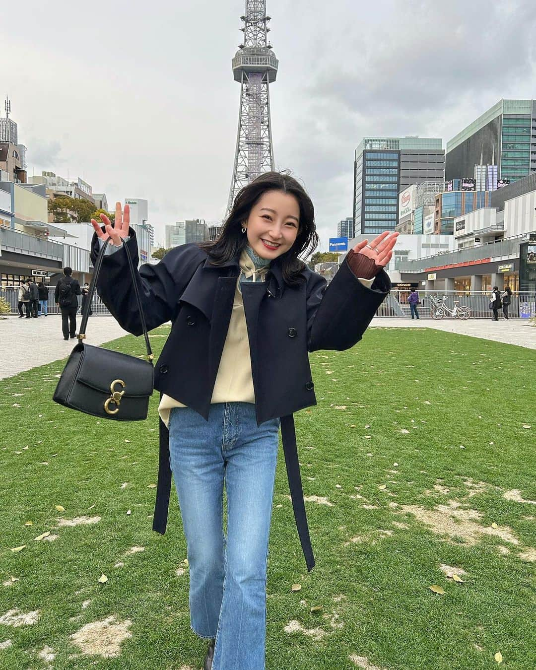 梅村奈央さんのインスタグラム写真 - (梅村奈央Instagram)「いつかの #うめしふく 🩵 outer #acnestudios  tops #tan pants #tomorrowland  bag #cafuné  shoes #caminando」5月8日 20時59分 - umemuranao