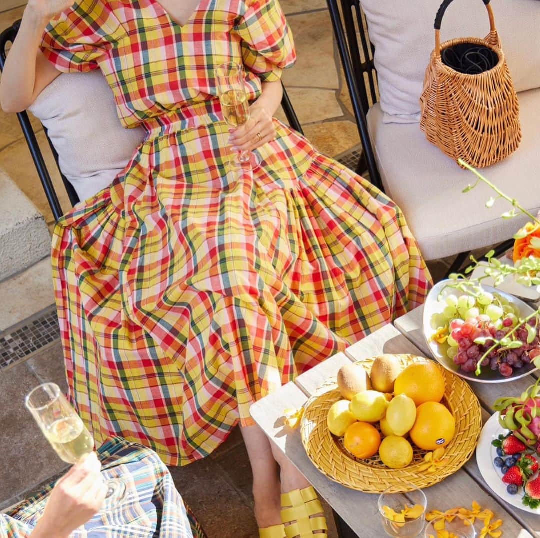 Tsuru by Mariko Oikawaさんのインスタグラム写真 - (Tsuru by Mariko OikawaInstagram)「Yellow check.  色にパワーももらう。好きな色をとことん楽しむ。 ファッションの楽しみ方は人それぞれ、パワーオフのときは元気がもらえるお洋服を♪  Bess ¥36,300（tax in）  Minnie ¥19,800（tax in）  Rebecca ¥26,400（tax in）  Micklton ¥16,500（tax in）  #tsuru #tsurubymarikooikawa #2023ss」5月8日 20時59分 - tsurubymarikooikawa