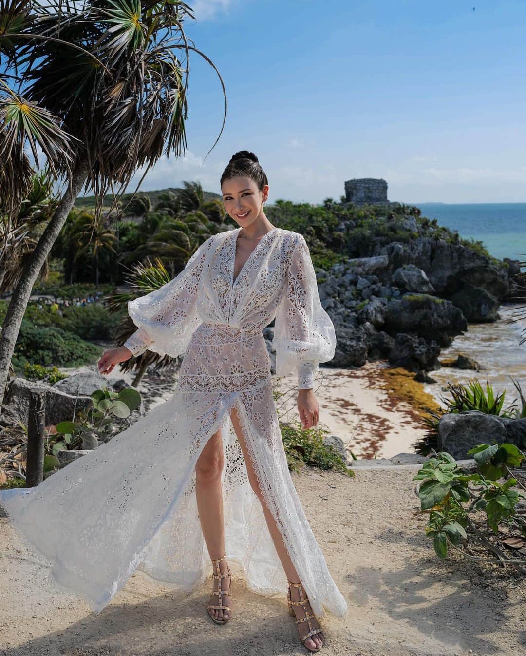 のインスタグラム：「Exploring the beautiful mystery of Tulum Ruins.」