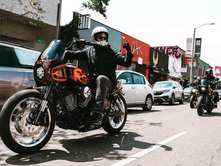 のインスタグラム：「Yaniv 💪🏽❤️👍🏽. Thank u @indianmotorcycle thank you @powerplant」