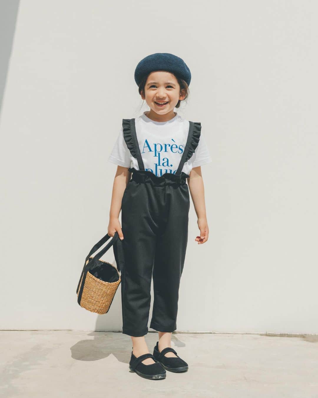 THE SHOP TKさんのインスタグラム写真 - (THE SHOP TKInstagram)「\ 子供の日にはリンクコーデでお出かけ /  明日の5月5日は子供の日 お子様の行きたい場所などにお出かけする方も多いはず。  今年はペアルックのTシャツで出かけてみるのはいかがでしょうか？    【ママリンク プリントロゴTシャツ】 price_¥2,200〜 tax in  【コットンロゴTシャツ】 price_¥3,960-tax in     ※ アイテム詳細は @theshoptk_official トップページ内URLからご覧下さい。 　   #theshoptk #ザショップティーケー #子供の日 #ペアルックコーデ #ペアルック #リンクコーデ」5月5日 0時17分 - theshoptk_official