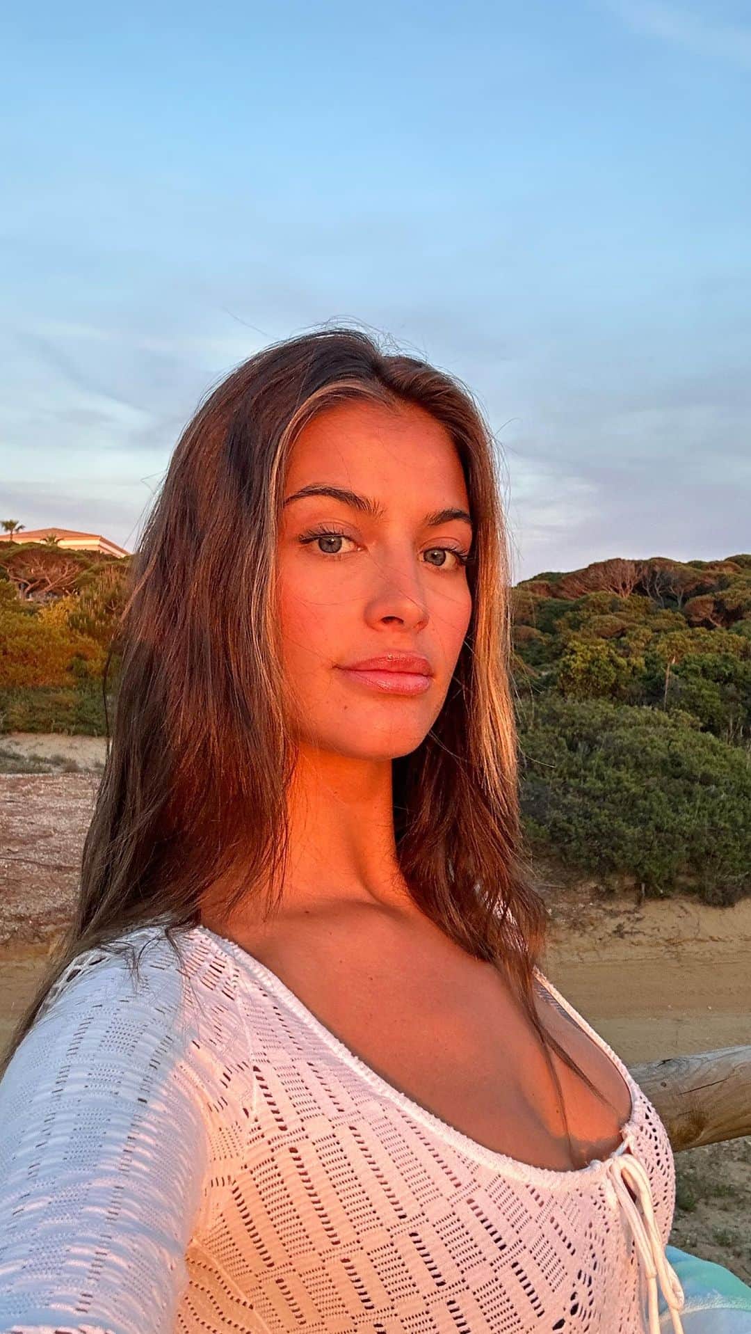 デシレ・コルデロ・フェレールのインスタグラム：「Desconectar para reconectar ❤️‍🔥🌅  Donde una vez fuí niña  Volví a encontrarme conmigo 🫂✨」