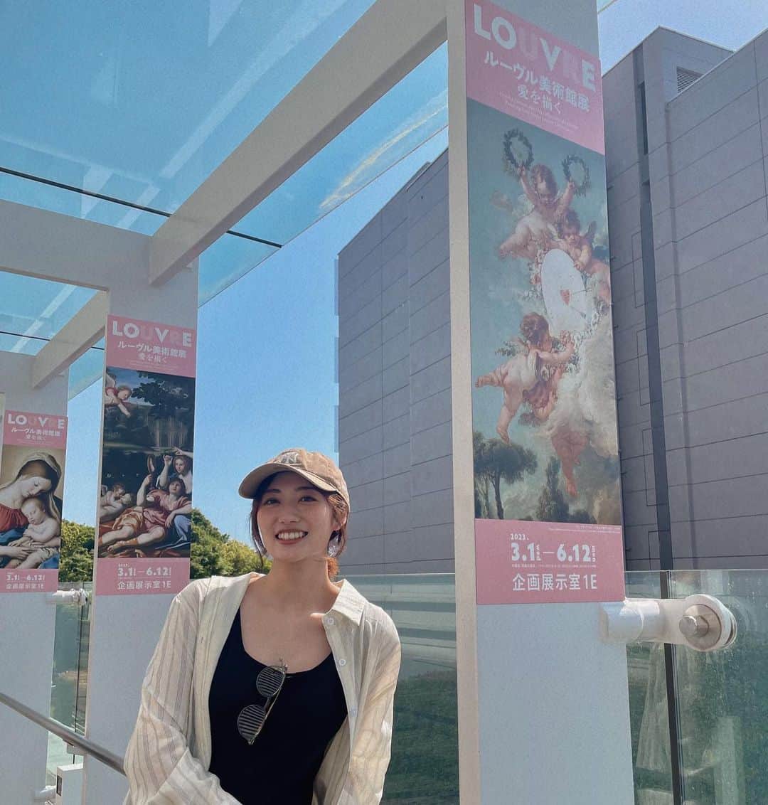 のインスタグラム：「#louvre  たまらん良かった。。 自分の中でめっちゃタイムリーだったし いろんな愛の形を観てうっとり 見終わったあと友達と答え合わせ 「たまにアモル複数人いた…よね？」 . . あと新美でやってる国展で大学の同級生が賞をもらってました⭐︎突然の自慢───！国展の迫力も素晴らしかったです👏」