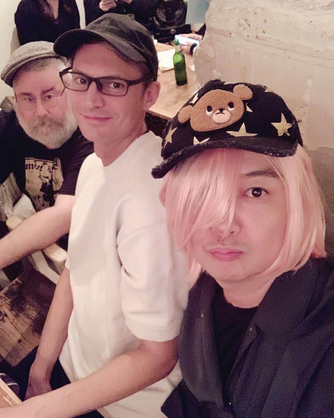 櫻田宗久のインスタグラム：「.  転んじゃって怪我したので、しばらくキャラ変わります😂 このキャラでシャンソン歌うの楽しみ！来てね！  ソワシャン 2023/05/08 OPEN 18:30  ソワレ　ドビッチーまゆ　櫻田宗久　ちんすこうルー（ジョン(犬））　迷い道くね子 ADV ￥3,300 / DOOR￥3,800 予約フォームより  petitmoa.jp/4645/」