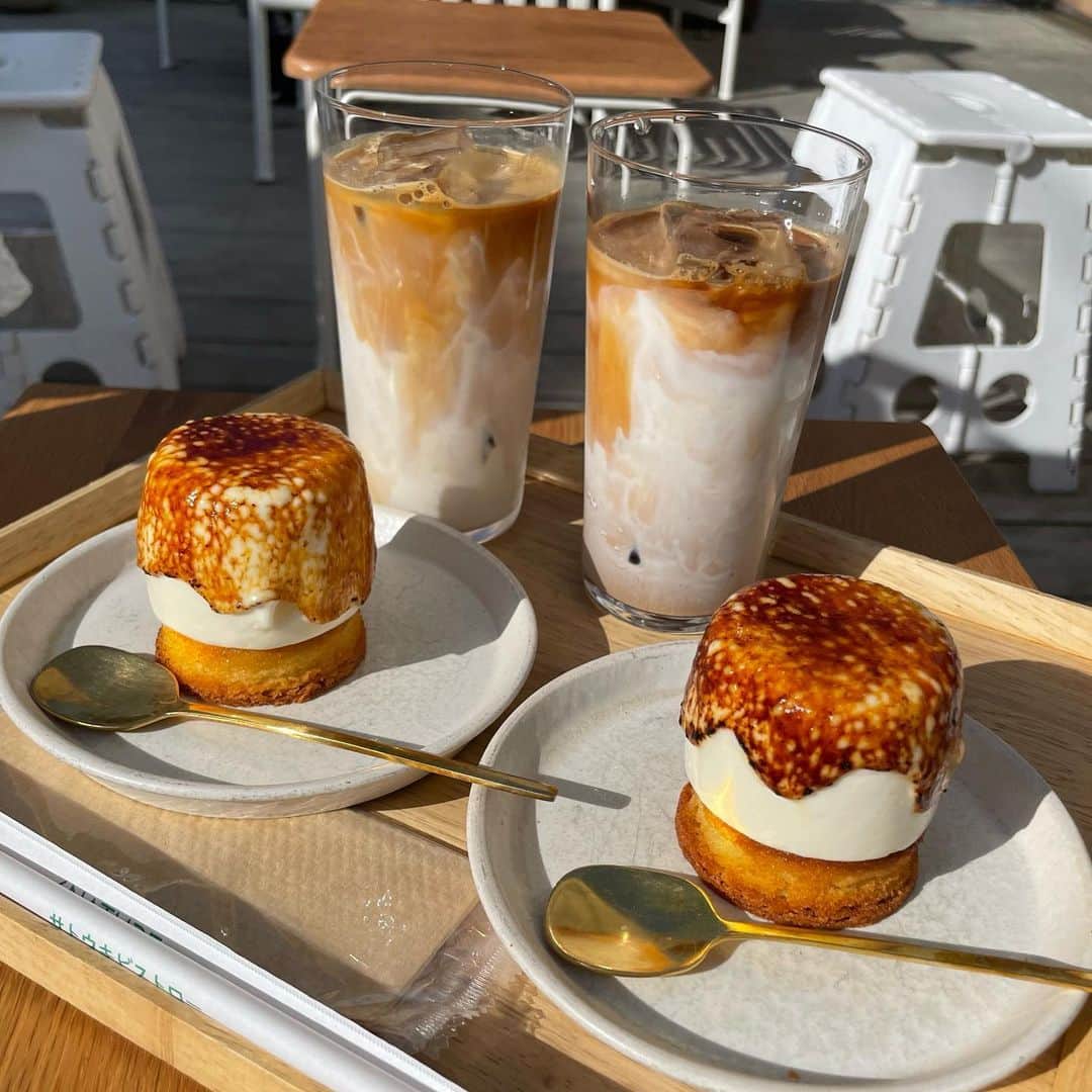 佐久間采那のインスタグラム：「.  📍KITASANDO COFFEE  近いのにちゃんと来たの初めて！ 期間限定のチーズケーキめちゃくちゃ美味しかった🫰 チーズクリームの味が爽やかで重くなかった！5個は食べたかった~🥴  ◎ MELTY MAGIC ¥660  #kitasandocoffee #kitasando #kitasandocafe #sendagaya #sendagayacafe #tokyocafé #meltymagic #北参道カフェ #北参道グルメ #千駄ヶ谷カフェ #北参道コーヒー #メルティマジック #カフェ活 #東京カフェ巡り #チーズケーキ部」