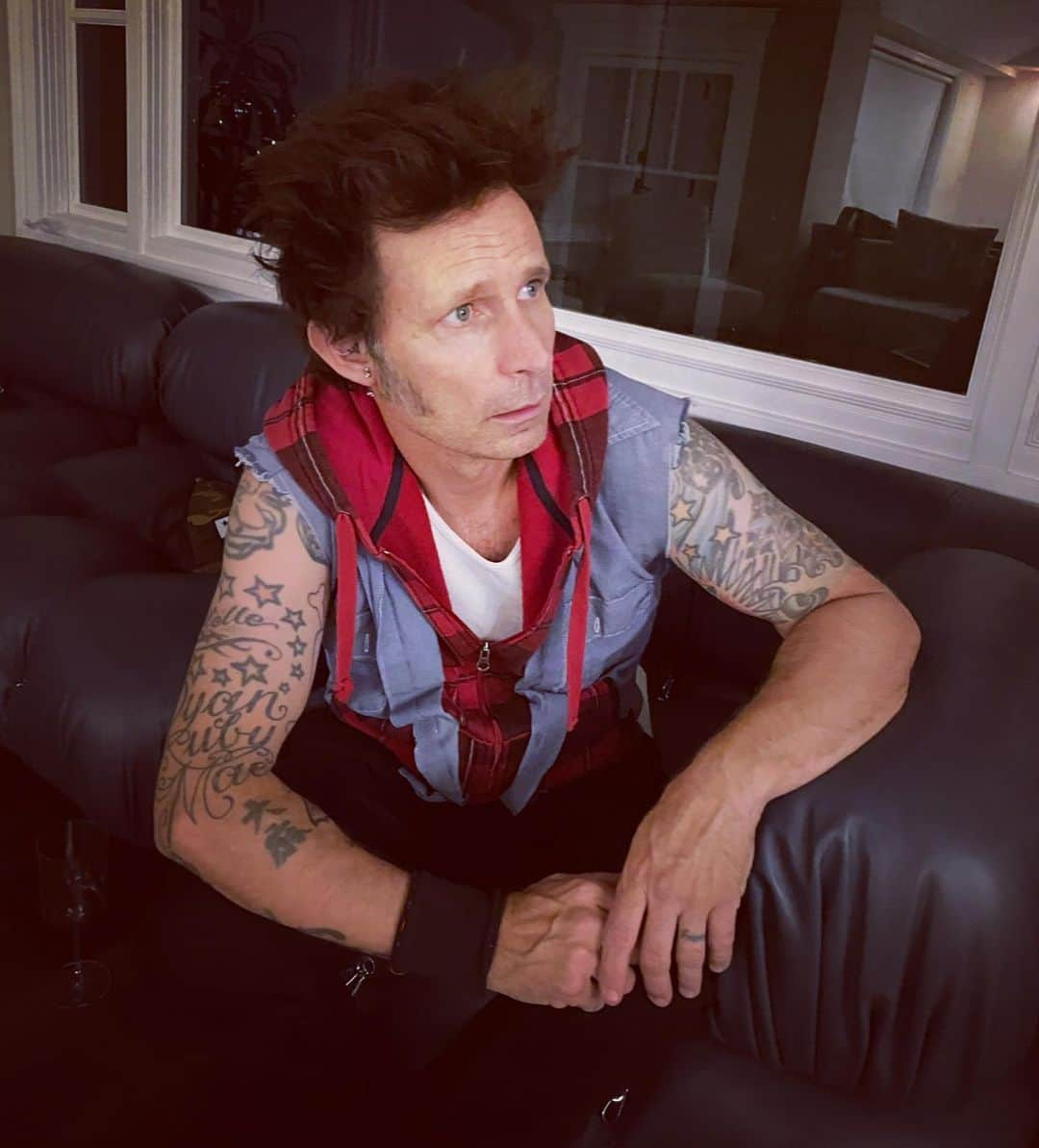 トレ・クールのインスタグラム：「Happy birthday to the baddest ass bassist anywhere @mikedirnt  May the fourth be with you!!」