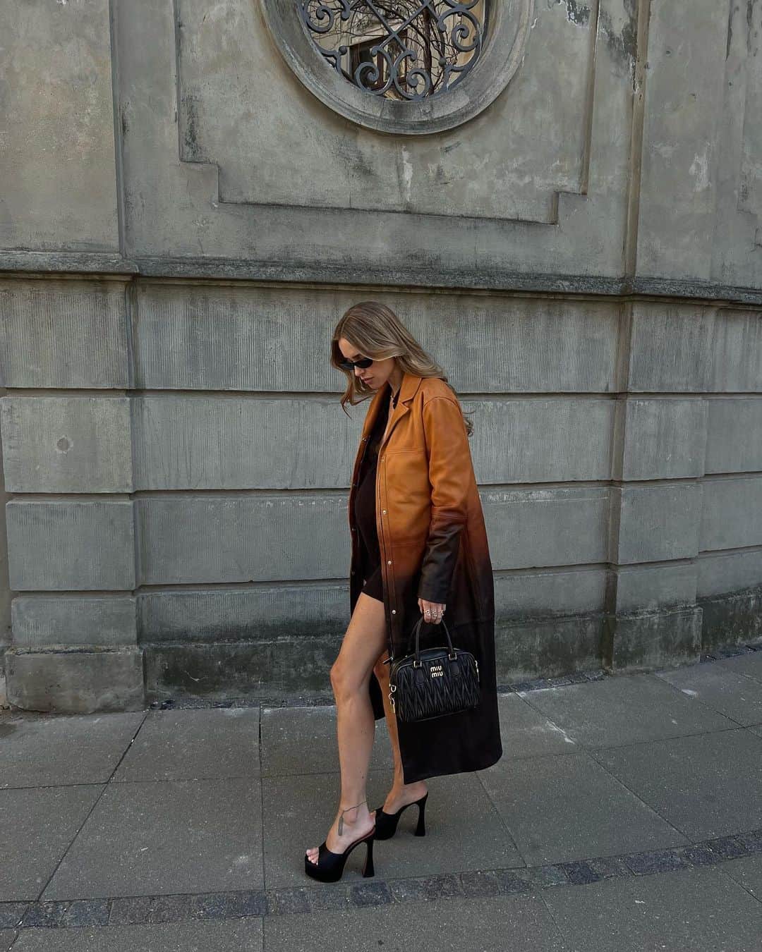 ペニーレ・タイスベックのインスタグラム：「Dream coat🧡🤎🖤」