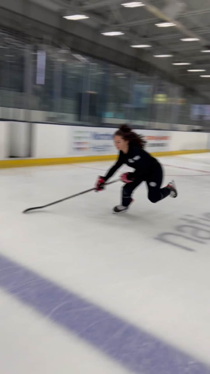 エレーネ・ゲデヴァニシヴィリのインスタグラム：「I went and did it 🤞🏻😎   @nhl  @besahockey   #balance #efficiency #speed #agility」