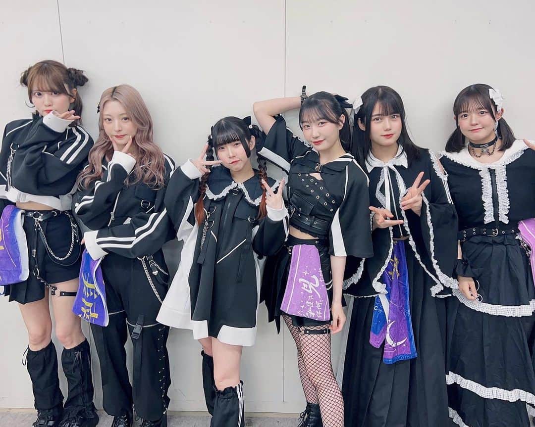月に足跡を残した6人の少女達は一体何を見たのか…のインスタグラム：「生バンド衣装！🌙」