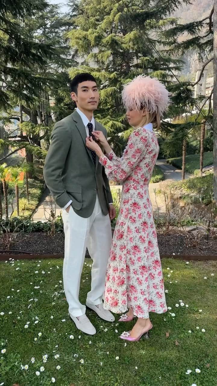 Harrodsのインスタグラム：「Dressing as a couple needn’t mean all-out coordination. Head to our link in bio to find everything you need to be the best-dressed duo this occasion season.  Location: @passalacqualakecomo @abercrombiekent  #Harrods」