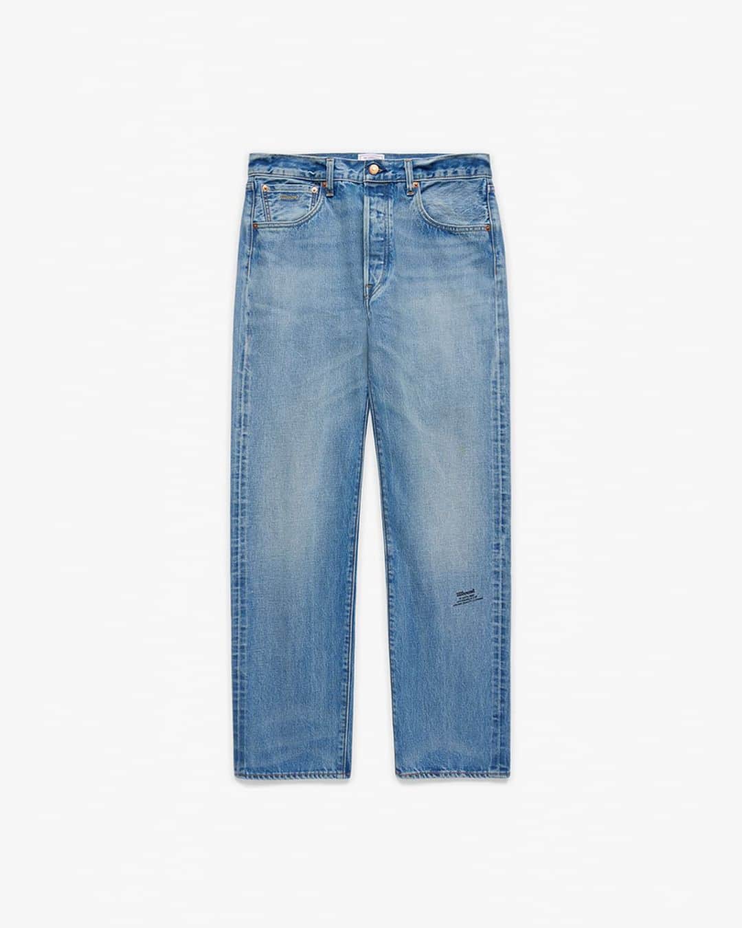 Levi’sのインスタグラム：「Levi’s® x JJJJound  Drawing inspiration from the ethos of both brands, the collection integrates classic Levi’s® denim with JJJJound’s minimalistic design approach.  Comprised of six-pieces, the capsule features a range of tops, bottoms, & accessories, with light-wash selvedge denim as a catalyst.   The collection launches worldwide on May 5th, 2023 and will be available for purchase on Levi.com, the Levi’s® App, select Levi’s® Stores, and JJJJound.com」