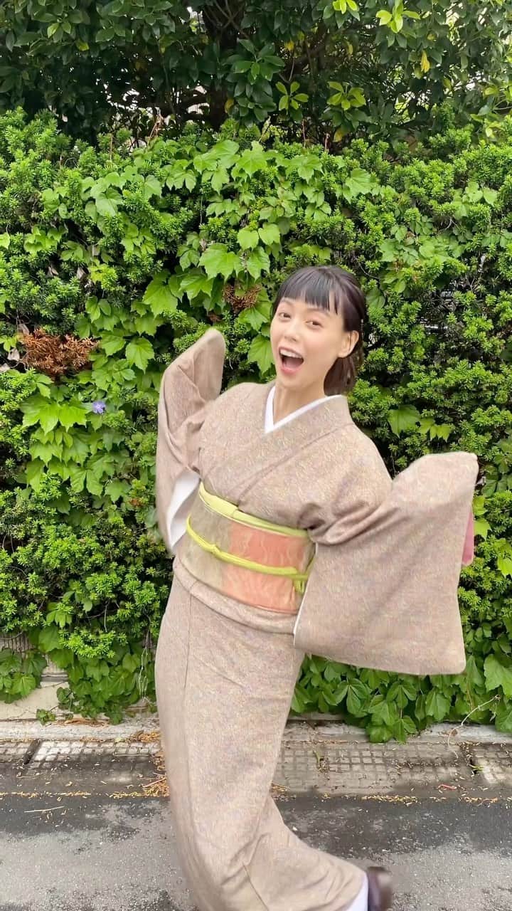 優美のインスタグラム：「- I try to be able to wear KIMONO little by little..!!! 大好き🩵  #1日1大好き #優美 #昭和感 #大好き #love #vegan #ethical #ヴィーガン #kimono」