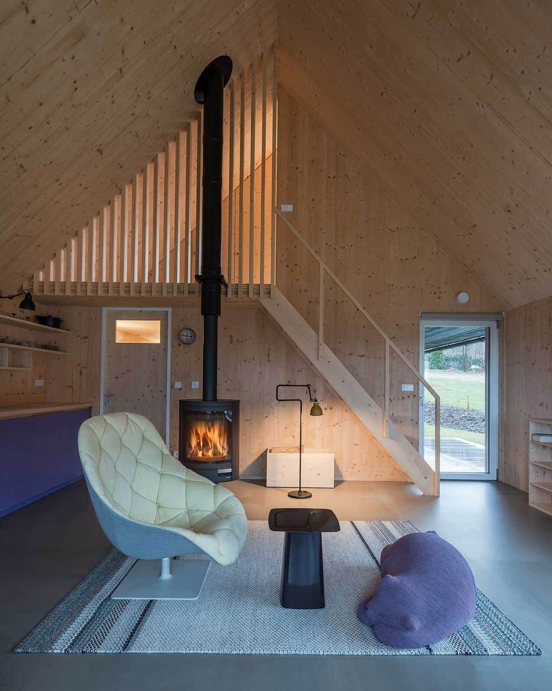 Design Milkさんのインスタグラム写真 - (Design MilkInstagram)「Take a look inside and you'll see why the 'Wooden Cabin', designed by Markéta Cajthamlová, is a fitting name for this modern home! 🤭 Built with natural materials found locally, this cabin is anything but a traditional cottage. Located on sloped land in the Jizera Mountains, it is surrounded by meadows and forests, making it a perfect retreat all year long. 🌲 \\\ Photography by @petrpolakphoto.  Check our link in bio to see more! 🔗  #architecture #architecturaldesign #homedesign #interiordesign #cabin #woodencabin #cabindesign」5月5日 1時17分 - designmilk