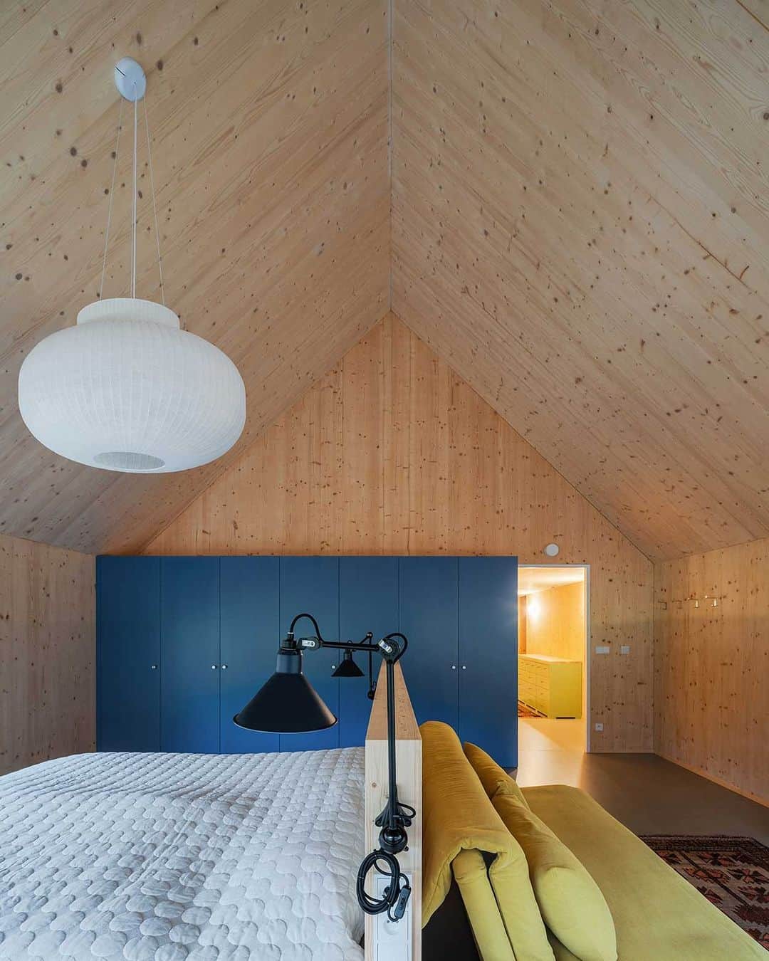 Design Milkさんのインスタグラム写真 - (Design MilkInstagram)「Take a look inside and you'll see why the 'Wooden Cabin', designed by Markéta Cajthamlová, is a fitting name for this modern home! 🤭 Built with natural materials found locally, this cabin is anything but a traditional cottage. Located on sloped land in the Jizera Mountains, it is surrounded by meadows and forests, making it a perfect retreat all year long. 🌲 \\\ Photography by @petrpolakphoto.  Check our link in bio to see more! 🔗  #architecture #architecturaldesign #homedesign #interiordesign #cabin #woodencabin #cabindesign」5月5日 1時17分 - designmilk