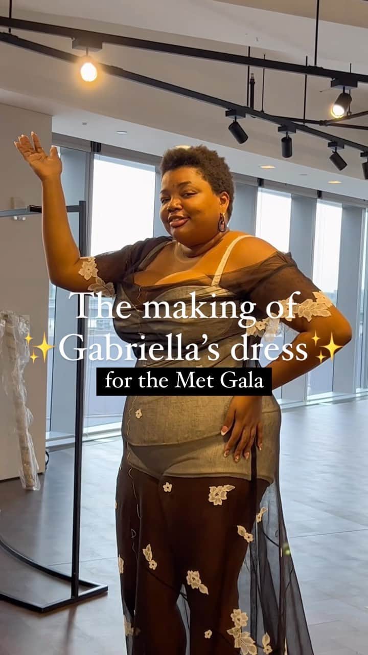 のインスタグラム：「Custom Coachtopia Chicness for Gabriella Karefa-Johnson, Global Contriburing Fashion Editor-at-Large & VOGUE Stylist, redefining American fashion. ✨ ♻️ 🏷️ #CoachNY #Coachtopia #SustainableFashion #MetGala」