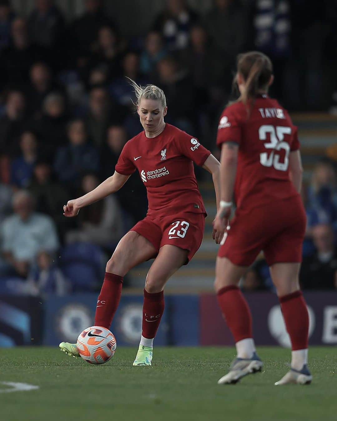 ジェンマ・ボナーのインスタグラム：「Big shift from the girls last night + unbelievable debut from @fayekirby_ 🧊👏🏼  On a personal note so proud to have made 1️⃣2️⃣5️⃣ appearances for @liverpoolfcw ❤️」
