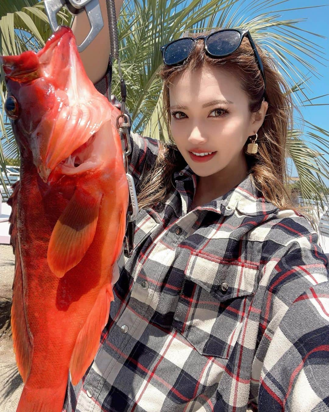 さぁちむのインスタグラム：「初めてジェットで釣りして 短時間でアカハタゲット🪣🎣  サイズも良き🩶！！  #平塚  #えぼし岩 #釣りガール  #釣り好きな人と繋がりたい  #釣りスタグラム  #釣り」