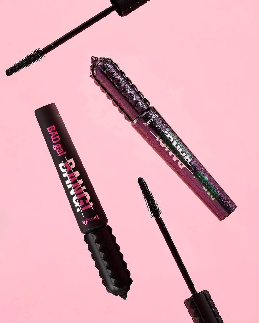 Benefit Cosmetics UKさんのインスタグラム写真 - (Benefit Cosmetics UKInstagram)「Volumised lashes... look no further 💥  Take your lashes to space and back with your favourite mascara BADgal BANG!   Do you love the OG or Waterproof more?!」5月4日 17時00分 - benefitcosmeticsuk