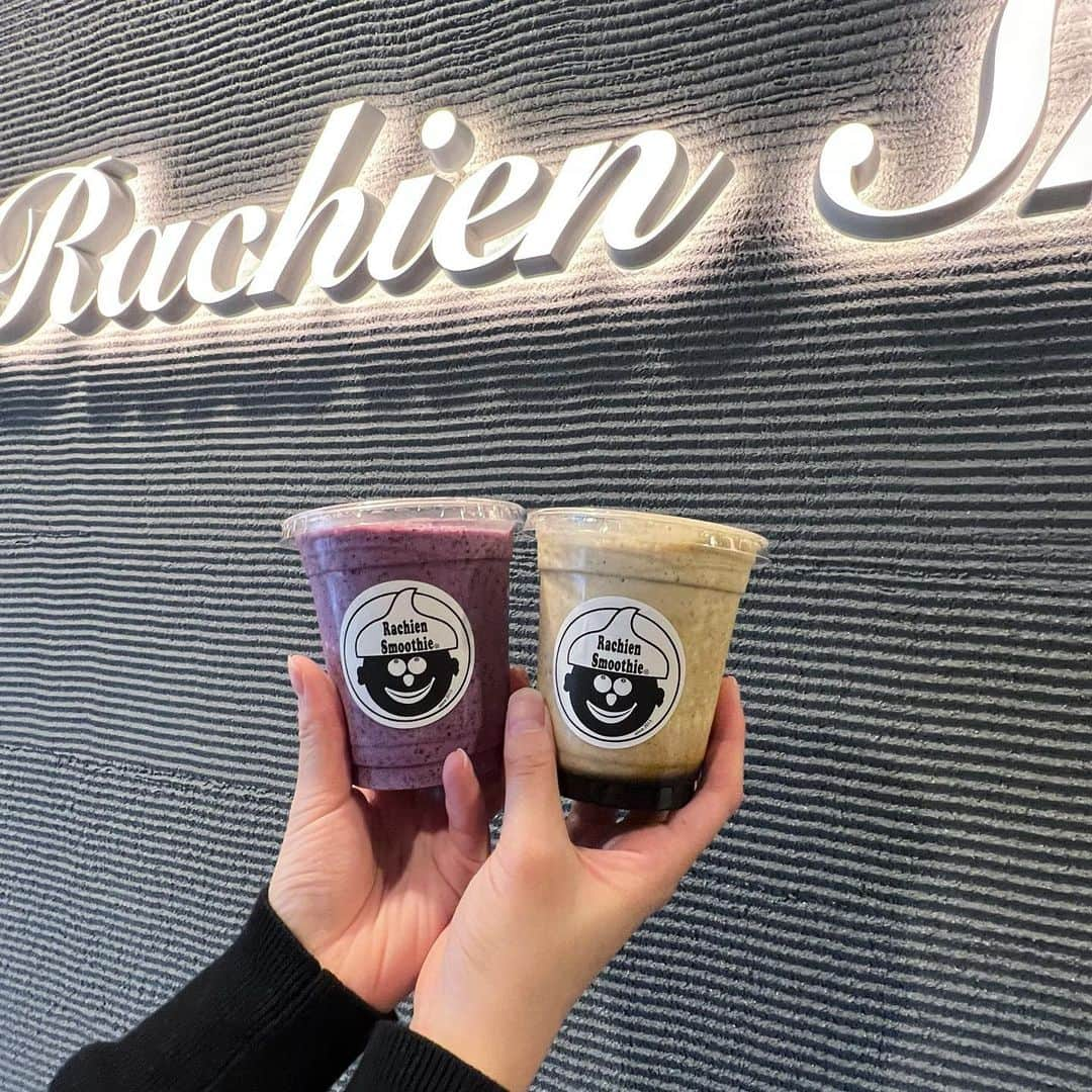 Rachien Smoothieさんのインスタグラム写真 - (Rachien SmoothieInstagram)「. . GW連日たくさんのご来店をありがとうございます☺️  いい天気で嬉しいですね。  後半もよろしくお願い致します！  🗓  5/5(金)11-16 5/6(土)10-15 5/7(日)10-16 5/8(月)定休日  ☑︎blueberry yogurt ☑︎kuromitsu kinako」5月4日 17時03分 - rachiensmoothie