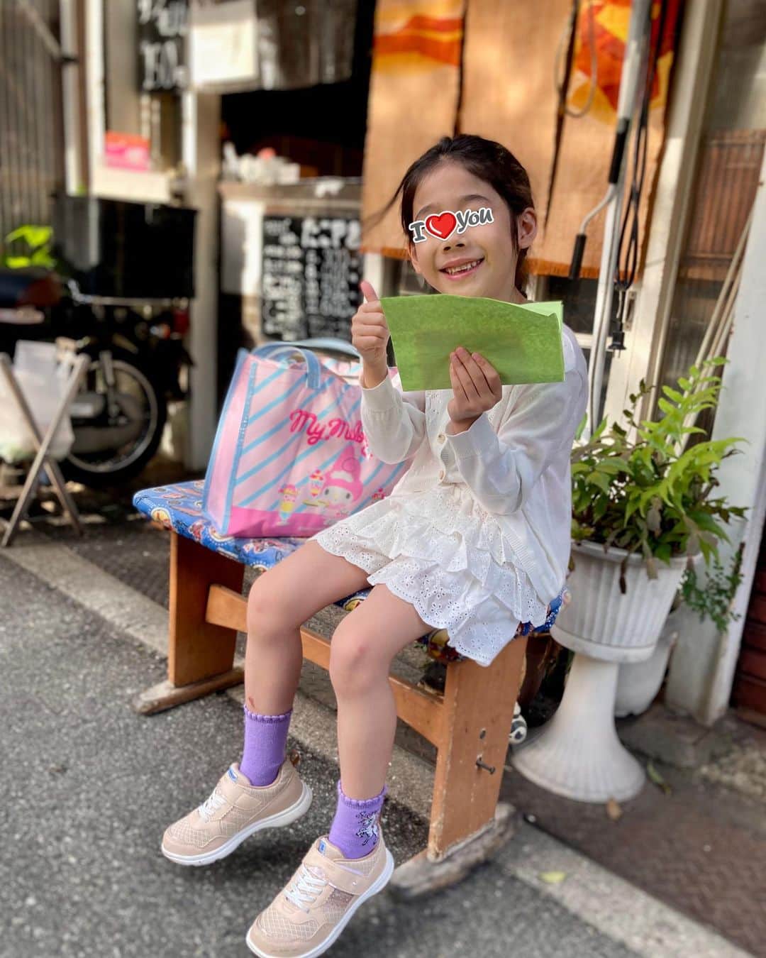 村田千弥さんのインスタグラム写真 - (村田千弥Instagram)「連日の市民プール帰り。 アイス食べながら歩いて、たこせんに寄り道する、 令和のＧＷ🎌  #昭和感」5月4日 17時12分 - chr.0429