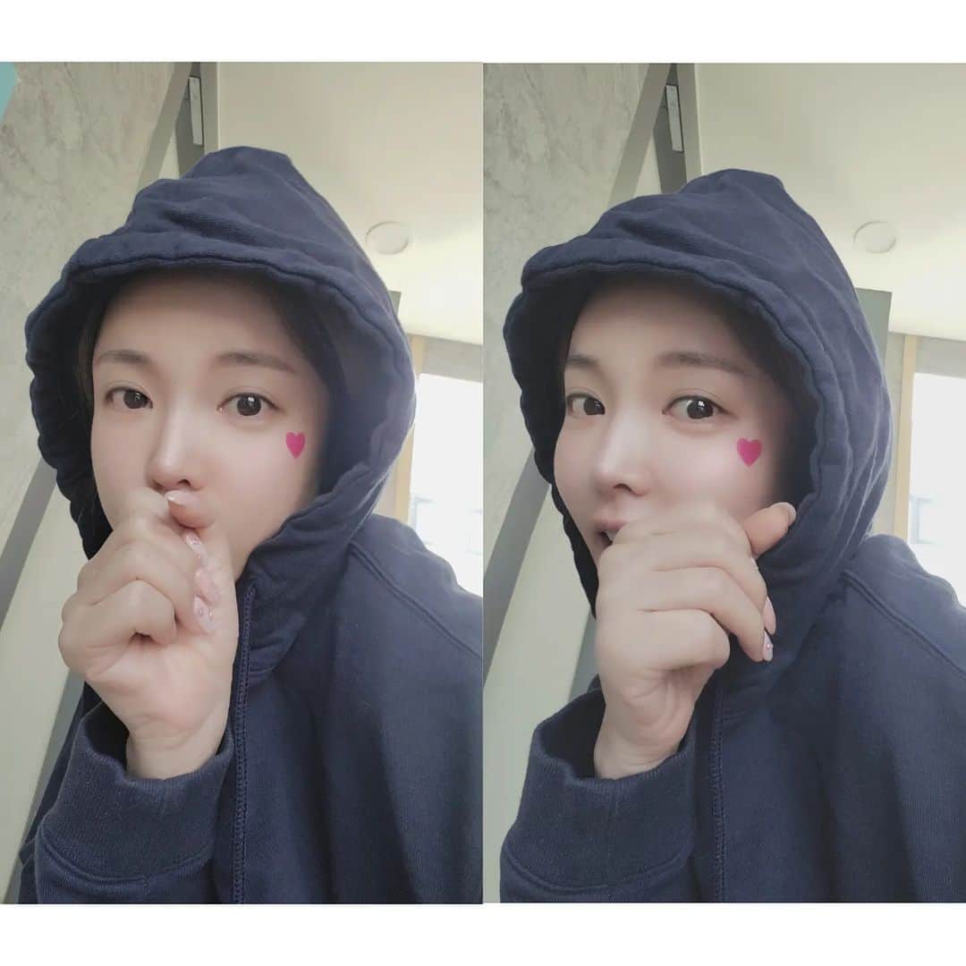 ホン・ジニョンのインスタグラム：「이것은 하트 뾰루지패치ㅋ #들어가라들어가라😭」