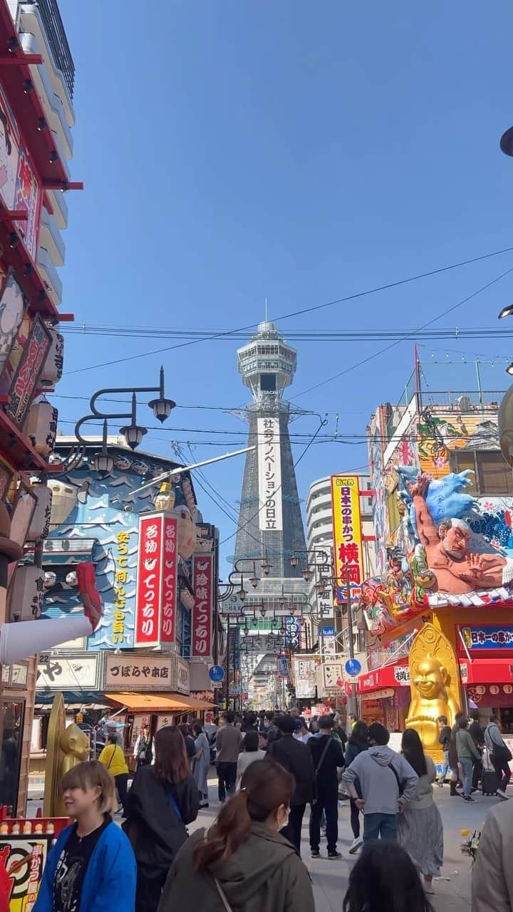 ユリサのインスタグラム：「Osaka reels🏯✨ 何度ここへ来てたって、また来るのはあなたがおるからやもん🫶 #大阪ラバー   🚃京トレイン 🏨W hotel  📍新世界 #shinsekai 📍京橋 おかむろ酒店 #kyobashi 📍大阪城 #OsakaCastle 📍道頓堀 #Dotonbori 📍通天閣 #Tsutenkaku 📍ビリケン神社 #ビリケン  📍心斎橋 #shinsaibashi  📍コロコロレストラン @corocoro.osaka   #oska #japan #osakatrip」