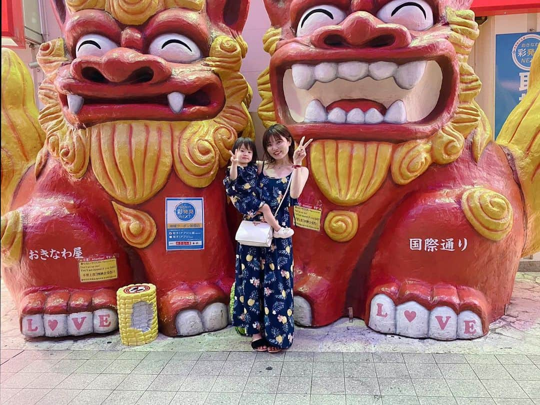 とぎもちさんのインスタグラム写真 - (とぎもちInstagram)「. ちびもち（娘）と2人で 沖縄旅行に行ってきました🌺💕  沖縄本島の那覇で5泊6日の2人旅 😍✨  美味しいもの食べまくって 楽し過ぎた沖縄旅行でした✈️💓  私のYouTubeチャンネルで 動画も上がります♪  #沖縄旅行 #那覇 #国際通り #シーサー #とぎもち #ちびもち #沖縄 #赤ちゃん連れ旅行 #子ども連れ旅行 #子ども連れ沖縄 #2才児 #2才児女の子 #日韓ハーフ #日韓ハーフキッズ #とぎもち沖縄 #とぎもち那覇 #とぎもち沖縄旅行 #とぎもち国際通り」5月4日 17時21分 - togistagram