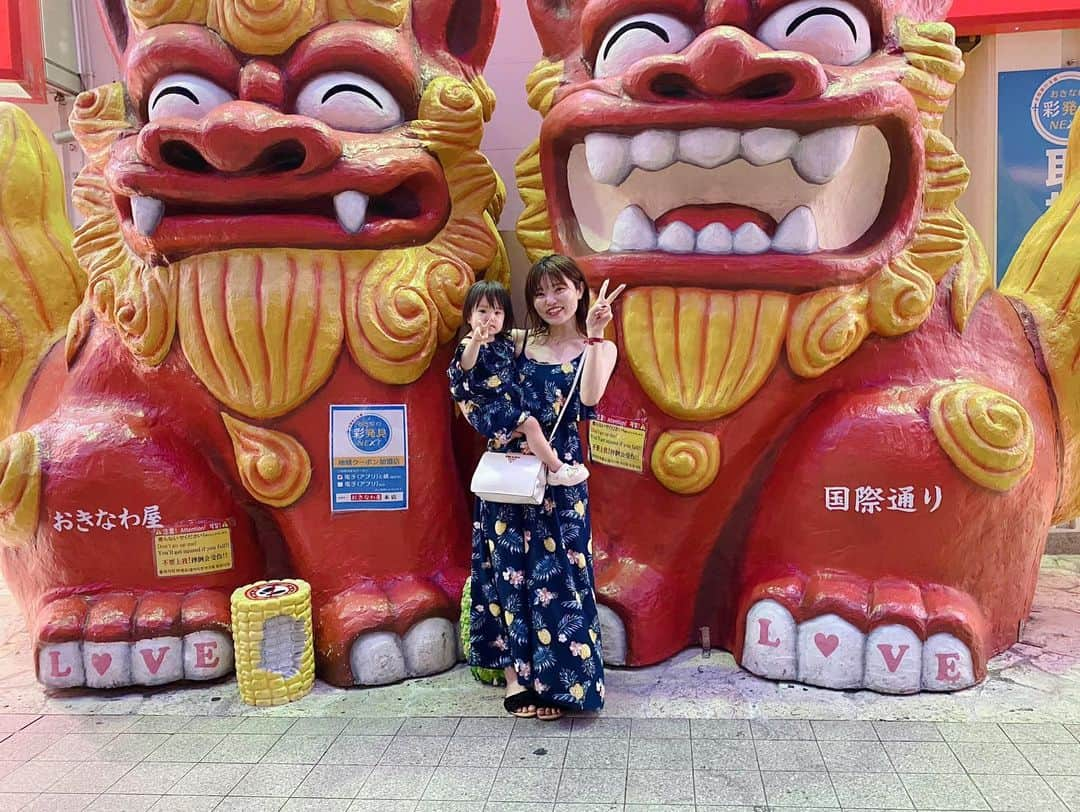 とぎもちさんのインスタグラム写真 - (とぎもちInstagram)「. ちびもち（娘）と2人で 沖縄旅行に行ってきました🌺💕  沖縄本島の那覇で5泊6日の2人旅 😍✨  美味しいもの食べまくって 楽し過ぎた沖縄旅行でした✈️💓  私のYouTubeチャンネルで 動画も上がります♪  #沖縄旅行 #那覇 #国際通り #シーサー #とぎもち #ちびもち #沖縄 #赤ちゃん連れ旅行 #子ども連れ旅行 #子ども連れ沖縄 #2才児 #2才児女の子 #日韓ハーフ #日韓ハーフキッズ #とぎもち沖縄 #とぎもち那覇 #とぎもち沖縄旅行 #とぎもち国際通り」5月4日 17時21分 - togistagram