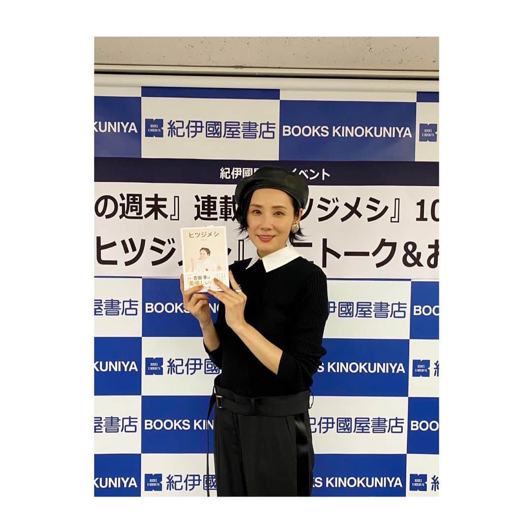 吉田羊のインスタグラム：「昨日は「ヒツジメシ」連載100回記念のお渡し会@紀伊國屋書店新宿本店さんでした。  三組合計150名のお一人お一人と、短時間ですがお話しできて嬉しかったです。ご参加頂きました皆さま、また惜しくも抽選に外れてしまったけれどご応募くださった皆様、本当にありがとうございました。そして、発売から5ヶ月後にも関わらず今回このような回を催してくださった紀伊國屋書店さんにも、心より御礼申し上げます。  トークでお話しした秘密の裏話は、ぜひ今月15日発売の「おとなの週末」（ヒツジメシ第101回）でご確認くださいませ。  An event commemorating the 100th serialization was held yesterday at Shinjuku Kinokuniya Bookstore. I was happy to have a little time to talk with each of the 150 participants. Thank you Kinokuniya for making this event possible. The book "Hitsujimeshi" is now on sale at bookstores and Amazon.  Don't forget to check out the "Otona no Shuumatsu", which features the monthly Hitsujimeshi.  This is released on the 15th of every month.  Hair&Make:竹下あゆみ Styling:sacai（オールインワン）、ca4la（ベレー帽）、Maison Margiela（足袋ブーツ）  #担当者Eさんの #トークの安定感 #編集者って凄いね #紀伊國屋書店新宿本店 #ヒツジメシ」