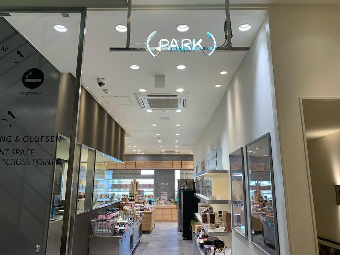 のインスタグラム：「表町スタイルストア2階の（RARK）をご紹介。 ご家族、ご友人、職場関係の方へのお土産用だけでなく、ご自宅でお召し上がり頂ける食品類を販売致しております。 又、5月からお中元の早期受注も開始致しました。 大切な方へのプレゼントはもちろん、お茶菓子やご飯のお伴は、この（PARK）でご検討ください。  #表町 #表町商店街 #表町スタイルストア #omotechostylestore #お土産 #お土産スイーツ #お土産お菓子 #お中元 #お中元ギフト」