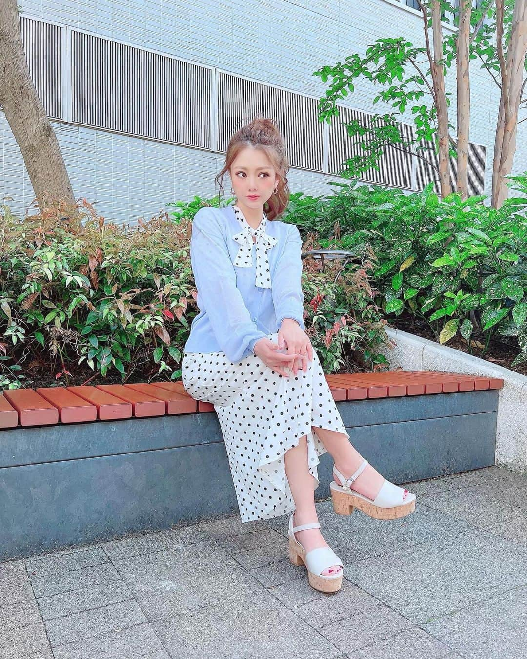 米本紗弥香さんのインスタグラム写真 - (米本紗弥香Instagram)「Dot×Blue👗 色使いも気分も爽やか♬  #location #fashion #ファッション #model #japanesegirl #coordinate #instadaily #lifestyle #instapic #ootd #outfit #springoutfit #springstyle #ファッションコーデ #ファッション #コーディネート #お洒落さんと繋がりたい #今日のコーデ #ファッション #大人女子コーデ #SHEINコーデ #プチプラコーデ #水玉コーデ #カラフルコーデ #カーディガンコーデ #低身長コーデ #152cmコーデ #ZARA #GRL #shein」5月4日 17時26分 - yonesaya_official