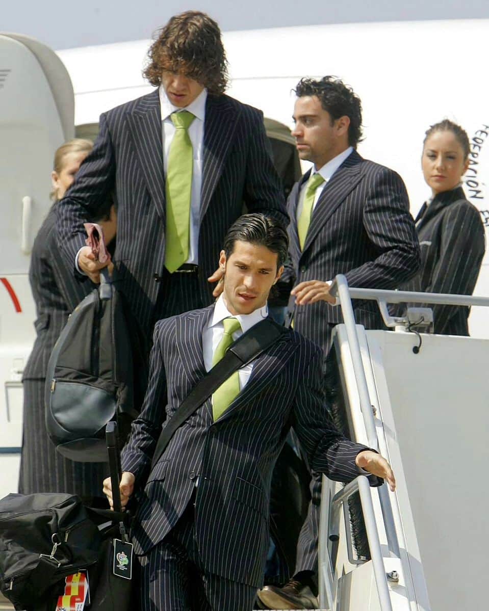 ルイス・ハビエル・ガルシア・サンスのインスタグラム：「#TBT What about this snap for a Tbt. Fc Barcelona could seal LaLiga this weekend. This trio(Xavi, Puyol, Lucho) arriving to Germany, back in 2006 World Cup, grew up learning the values and style of the Barça Academy and it did pay off. Love it !! #MoreThanaGame #Legends #Spain」