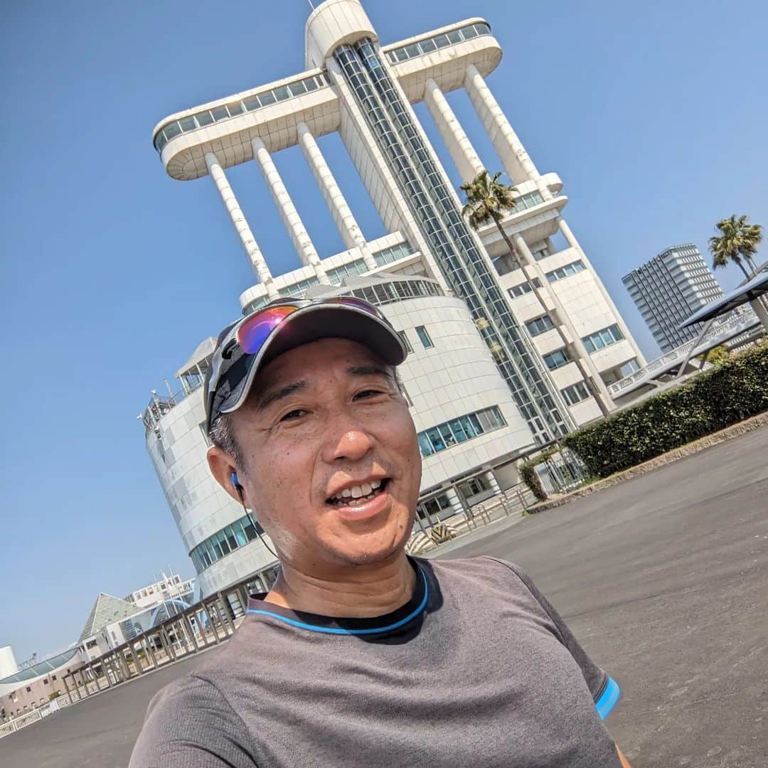 佐藤裕二さんのインスタグラム写真 - (佐藤裕二Instagram)「今日は暑いくらいでしたね🌞GWジョギング。 海沿いは、涼しい風も吹いて気持ち良かったです。  お仕事の皆さん、 お疲れ様でした。  #ジョギング#ランニング#ウオーキング  #メーテレ#アナウンサー#佐藤裕二」5月4日 17時31分 - karaage_satou