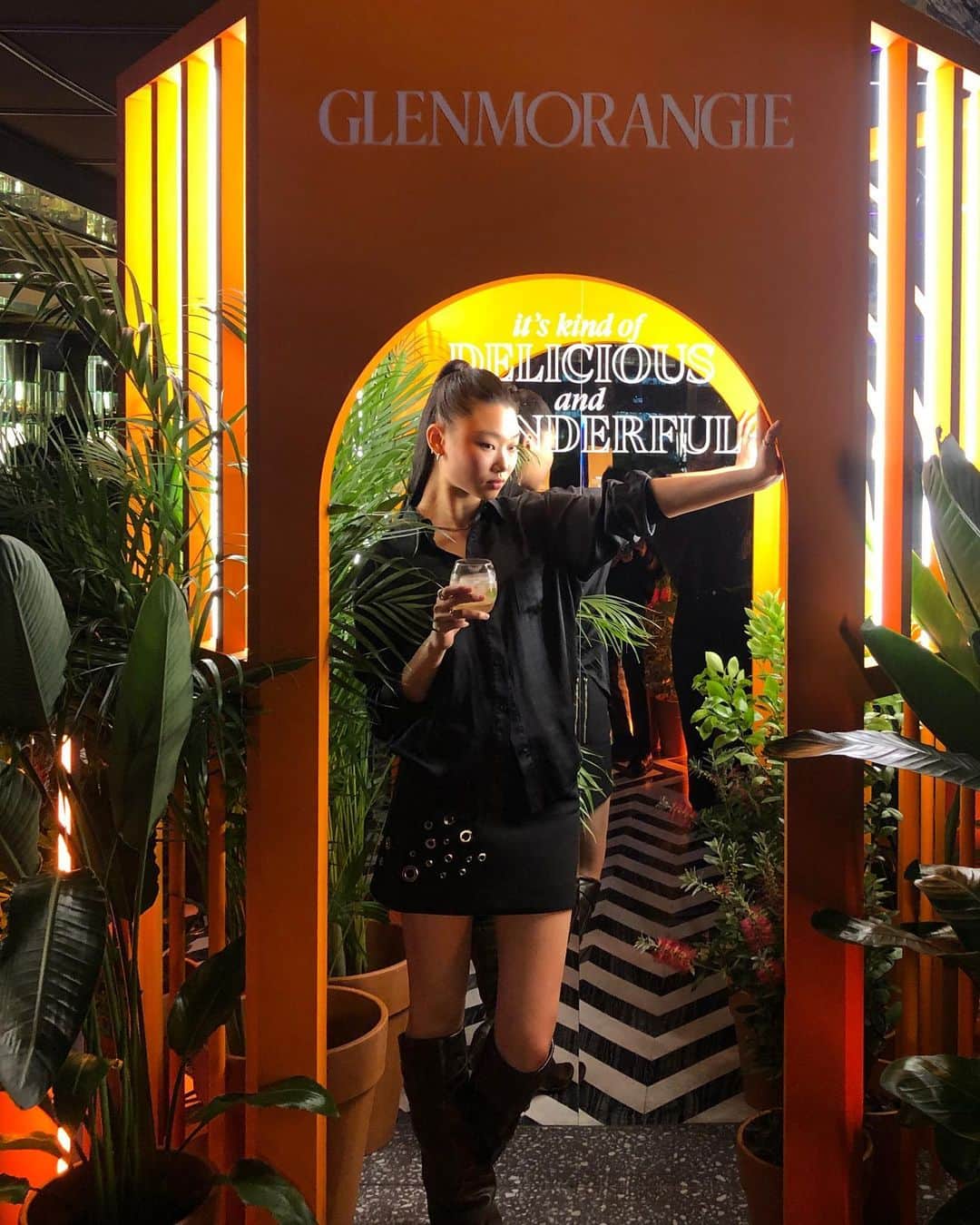 ペ・ユニョンのインスタグラム：「Delicious and Wonderful @glenmorangie 🍊🧡   #Glenmorangie #DrinkResponsibly  #DeliciousandWonderful #글렌모렌지」