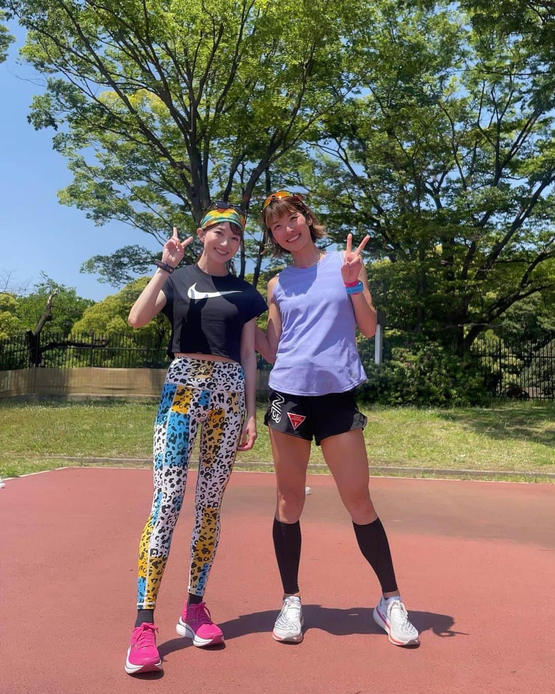 長谷川朋加のインスタグラム：「♡  ✎५⋆*{ みんなで楽しく走って強くなる } ୨୧-------------------------------- ୨୧  がんばれゆうすけさん( @gambaleyusuke )による 織田フィールド貸切イベント🏃‍♀️🤍 200名以上の方が参加し、大盛り上がり💪🏻 ご参加いただきありがとうございました！  メニューは1000m×5のインターバル！ 私は前半の5分15と後半の4分10を担当🏃‍♀️⭐️  雲ひとつない青空で気温も高く 暑い中、本当にお疲れさまでした👏🏻👏🏻 みなさんの頑張りと楽しむ笑顔に 大きなパワーをもらいました☺️  🤳同じく4分10を務めた綾子さんと💗 一緒に担当出来て楽しかったです！！  そのほかのみなさんとのお写真は いただき次第また改めてアップします🤭 良い写真がいっぱいの予感🤭笑  そして、たくさんの『おめでとう』を いただきました😭😭😭😭😭 ありがとうございました😭 とってもとっても嬉しかったです💗  早くお礼が言いたくて更新です🥹  今宵も楽しくハッピーに🏃‍♀️  ୨୧ -------------------------------- ୨୧ #やりたい事は全部やる #全力前向き前のめり #走るの大好き」