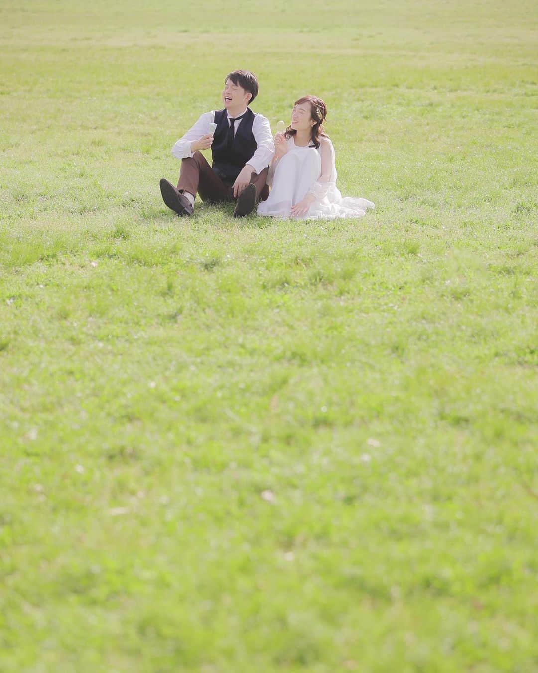 studioTVB梅田店さんのインスタグラム写真 - (studioTVB梅田店Instagram)「先日の鶴見緑地公園🌿 ・ ・ やっぱり新緑の時期は可愛くて大好きです☺️🌿 ・ ・ ┄┄┄┄┄┄┄┄┄┄┄┄┄┄ ・ Photographer : @yuumi.deco.ph  ・ Hairmake： marie hayashi ・ ┄┄┄┄┄┄┄┄┄┄┄┄┄┄ ・ @studiotvb_umeda @decollte_weddingphoto @d_weddingphoto_jp ・ ┄┄┄┄┄┄┄┄┄┄┄┄┄┄ ・ #撮る結婚式 #デコルテフォト ・ ┄┄┄┄┄┄┄┄┄┄┄┄┄┄ #スタジオTVB #studiotvb #スタジオTVB梅田 #studiotvb梅田 #ウェディングフォト #フォトウェディング #カップルフォト #前撮り #後撮り #大阪前撮り #関西プレ花嫁 #プレ花嫁 #おしゃれ花嫁 #結婚式準備 #全国のプレ花嫁さんと繋がりたい #プレ花嫁さんと繋がりたい #2023秋婚  #2023夏婚  #洋装前撮り #洋装前撮りロケーション  #鶴見緑地公園 #ウェディングドレス  #ドレス試着  ・ ┄┄┄┄┄┄┄┄┄┄┄┄┄┄ ・ 共に働くフォトグラファー・ヘアメイク・プランナー、 募集中です。 @decollte_recruit ・ ┄┄┄┄┄┄┄┄┄┄┄┄┄┄」5月4日 18時00分 - studiotvb_umeda