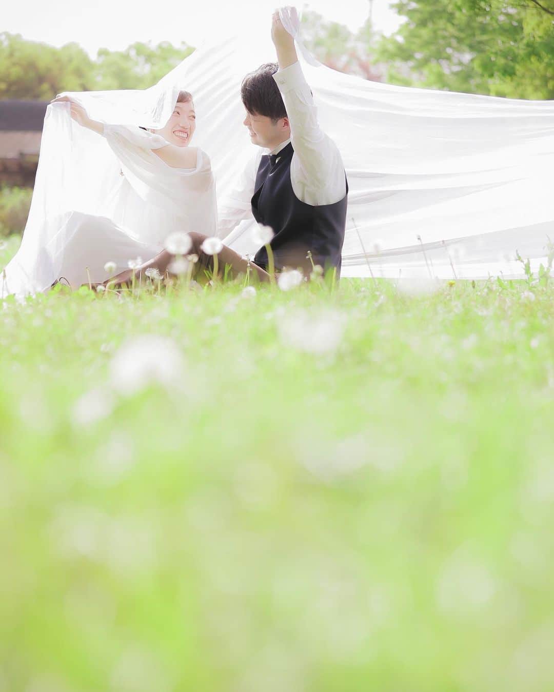 studioTVB梅田店さんのインスタグラム写真 - (studioTVB梅田店Instagram)「先日の鶴見緑地公園🌿 ・ ・ やっぱり新緑の時期は可愛くて大好きです☺️🌿 ・ ・ ┄┄┄┄┄┄┄┄┄┄┄┄┄┄ ・ Photographer : @yuumi.deco.ph  ・ Hairmake： marie hayashi ・ ┄┄┄┄┄┄┄┄┄┄┄┄┄┄ ・ @studiotvb_umeda @decollte_weddingphoto @d_weddingphoto_jp ・ ┄┄┄┄┄┄┄┄┄┄┄┄┄┄ ・ #撮る結婚式 #デコルテフォト ・ ┄┄┄┄┄┄┄┄┄┄┄┄┄┄ #スタジオTVB #studiotvb #スタジオTVB梅田 #studiotvb梅田 #ウェディングフォト #フォトウェディング #カップルフォト #前撮り #後撮り #大阪前撮り #関西プレ花嫁 #プレ花嫁 #おしゃれ花嫁 #結婚式準備 #全国のプレ花嫁さんと繋がりたい #プレ花嫁さんと繋がりたい #2023秋婚  #2023夏婚  #洋装前撮り #洋装前撮りロケーション  #鶴見緑地公園 #ウェディングドレス  #ドレス試着  ・ ┄┄┄┄┄┄┄┄┄┄┄┄┄┄ ・ 共に働くフォトグラファー・ヘアメイク・プランナー、 募集中です。 @decollte_recruit ・ ┄┄┄┄┄┄┄┄┄┄┄┄┄┄」5月4日 18時00分 - studiotvb_umeda