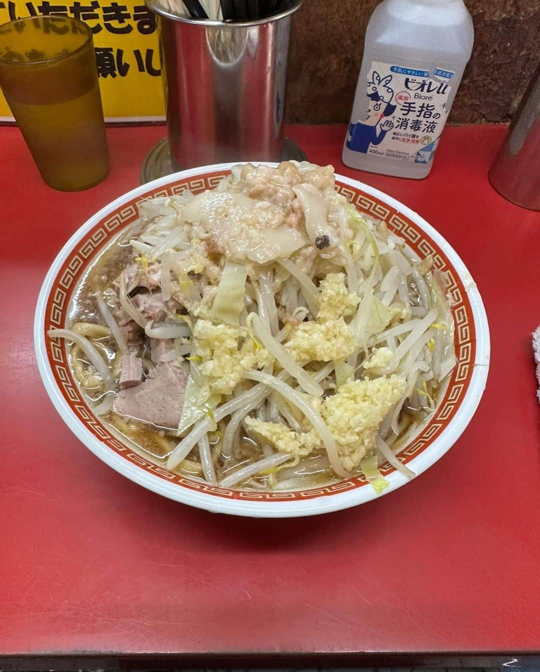 西澤裕介さんのインスタグラム写真 - (西澤裕介Instagram)「岸です。先日の初ラーメン二郎。 #パンチ力 #すごいやん #注文の時ドキドキ #ニンニク #野菜 #あぶら #バイクも #岸大介 #太秦の空き時間 #何してますのん」5月4日 17時46分 - uzumasano.akijikan