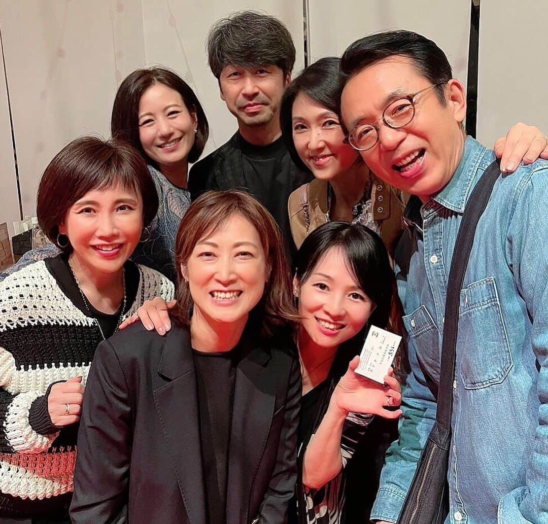 近藤淳子さんのインスタグラム写真 - (近藤淳子Instagram)「中田英寿氏主宰、3年ぶりに開催された【craftsakeweek】へ。盛り上がりが最高潮に達した、全蔵完売の最終日、尊敬するお姉様、小笠原継承斎様と参戦してきました。会場では、長らくお世話になっている大切な皆様と合流🍶  蔵元達が、【craftsakeweek】の大盛況に感銘を受けて、また「酒作りを頑張ります」と、それぞれの地元に戻ったり、次なるチャレンジ旅へと向かったり。どんな有名銘柄でも大きな舞台に立てたことを謙遜し、またこの場に戻って来られるよう闘志を燃やしている姿に触れて、私は一気に胸の奥が燃えました。それはそれは、スルスルと杯が進みましたよ。  また、高木酒造の高木辰五郎蔵元、ご襲名おめでとうございます。久しぶりに若菜女将ともお会いでき、息子さんもいらっしゃっていました。  改めて、お客様と日本酒文化の素晴らしい一体感がある【craftsakeweek】の復活に乾杯！ 魅力的な夜をありがとうございました🥰  #craftsakeweek  #クラフトサケウィーク  #日本酒イベント  #日本酒🍶  #日本酒大好き  #sake #saké #sakelover  @craftsakeweek」5月4日 17時53分 - kondo_junko_