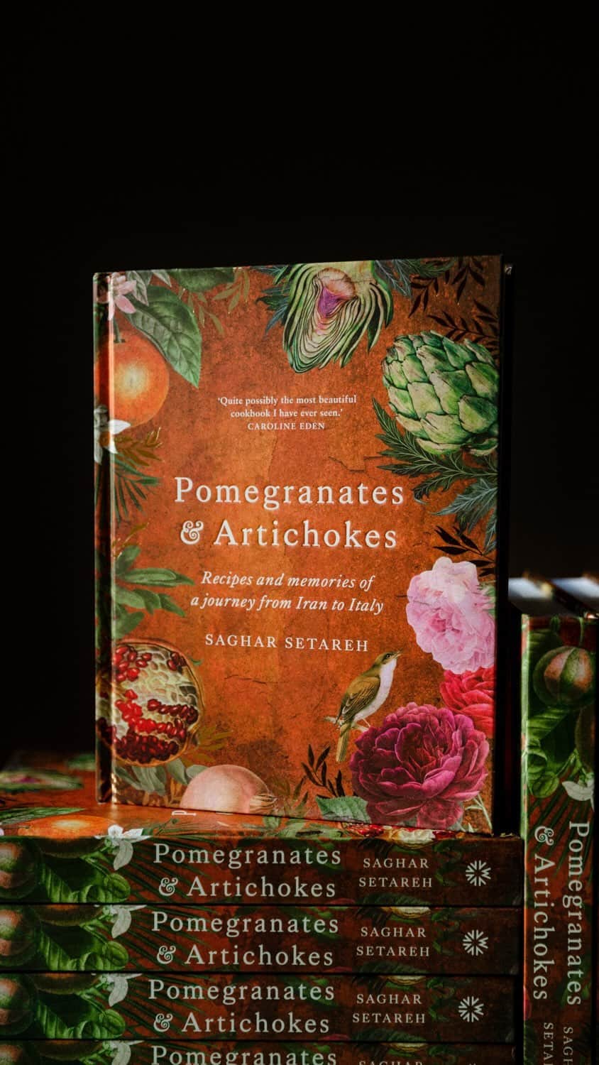 Saghar Setarehのインスタグラム：「It’s finally publication day! Dear world, please meet Pomegranates & Artichokes, recipes and memories of a journey from Iran to Italy.   I have talked long about what this book is and I’ll probably talk even more about it now that it’s finally out in the world, but today I want to talk about the unbelievably amazing and talented team of people who made the existence of this book possible.  Many thanks to everyone at @murdochbooks_uk / @murdochbooks, my dear publishers @corinne_rob and Céline Hughs, my editor @katrihilden, the anazing @jemma.plus.books and everyone else at the editorial and design team for making all of book dreams come true, thank you.   I’m forever grateful to @grassnbones for all the recipes testing together in the longs winter of the pandemic, to @alice.adamscarosi for cooking the food in the book so beautifully with the help of @bettirosso. Many thanks to @valentinahortus for infinite help and having been an extra pair of hands and eyes to me, and to @madonnellagricola for the hospitality and friendship.   My gratitude goes to my dear agent Victoria Hobbs at @a.m.heath.  Last but certainly not least, very special thanks to my dearest  @tommaso.javidi for sincere friendship, incessable support and making these beautiful, beautiful videos for Pomegranates & Artichokes.   And of course, thanks to all of you who have pre-preordered the book, or are planning to purchase it now, and thanks for all the kindness and support you’ve shown me. I hope you’ll enjoy the book.   #PomegranatesAndArtichokes #LabNoonCookbook #FlavorsAndEncouters」