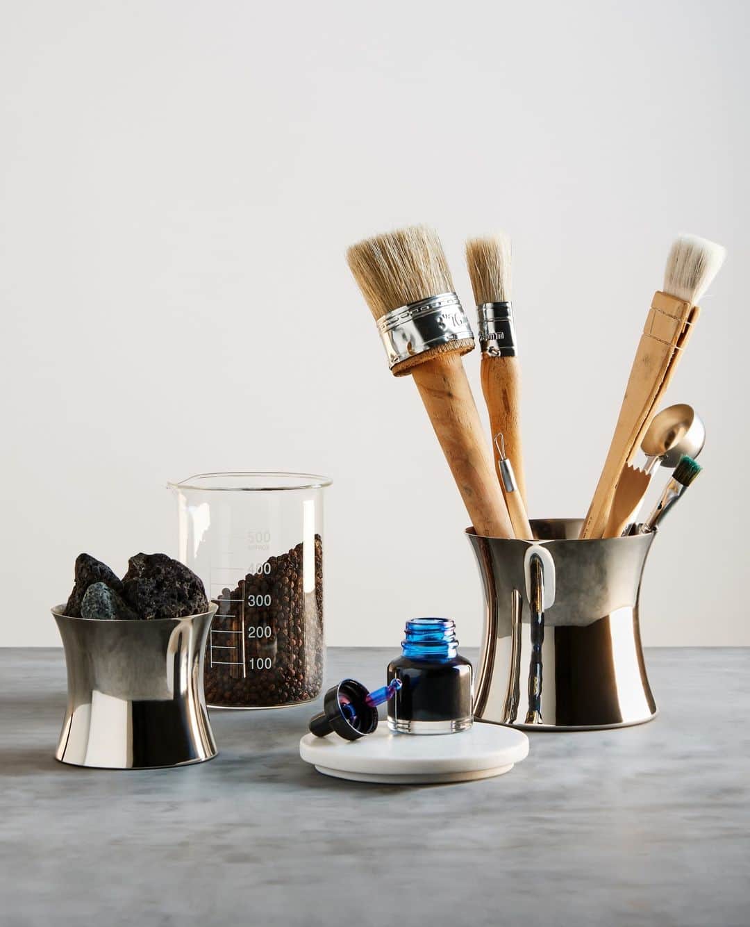 トム ディクソンのインスタグラム：「After countless evenings of cosy enjoyment of our ROYALTY ECLECTIC scent, and you've finished burning our candles, our elegant vessels are leveraged for a long afterlife; brush holders, jewellery trinket boxes, plant pots and vases. ⁠ ⁠ Our scented candle containers are the perfect size to become vases for endless uses.」
