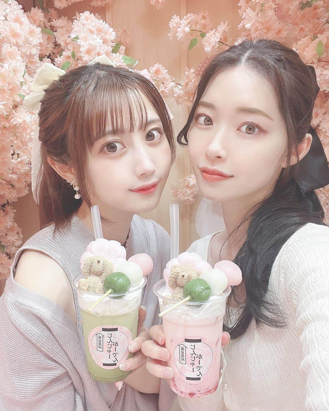 川子芹菜さんのインスタグラム写真 - (川子芹菜Instagram)「. . Cafe𓂃𓈒𓏸𓐍  .  .  5/1にOPENしたばかりの @gingergardenchaya 🍵🌸  かんちゃんと行ってきた〜🚗³₃  店内が桜と和柄で統一されててめちゃくちゃ可愛かった😭✨  和柄大好きだからたまらん(*´﹃｀*)  .  ドリンクはいちごミルクと抹茶ミルク🍓 フードも注文するとおみくじも引けるんだよ〜🫶🏻  結果は……言わんでおくね←←←  飲み物もスウィーツも美味しすぎておなかいっぱいになった😋♡  ぜひ行ってみて✨  .  .   #ジンジャーガーデン  #桜  #さくら  #青山  #カフェ巡り #カフェ好きな人と繋がりたい #カフェスタグラム #カフェ部 #カフェ巡り好きな人と繋がりたい  #映えカフェ #食べスタグラム #おしゃれカフェ #おしゃれさんと繋がりたい #お洒落カフェ #スウィーツ #東京女子部 #表参道カフェ  #オルチャンメイク #オルチャンファッション #オルチャンヘア #韓国ヘア #韓国メイク #韓国ファッション #韓国好きな人と繋がりたい #韓国っぽ #韓国っぽカフェ #アフタヌーンティー #渋谷カフェ #渋谷スイーツ #おしゃれカフェ #オルチャン」5月4日 18時06分 - kawakoserina