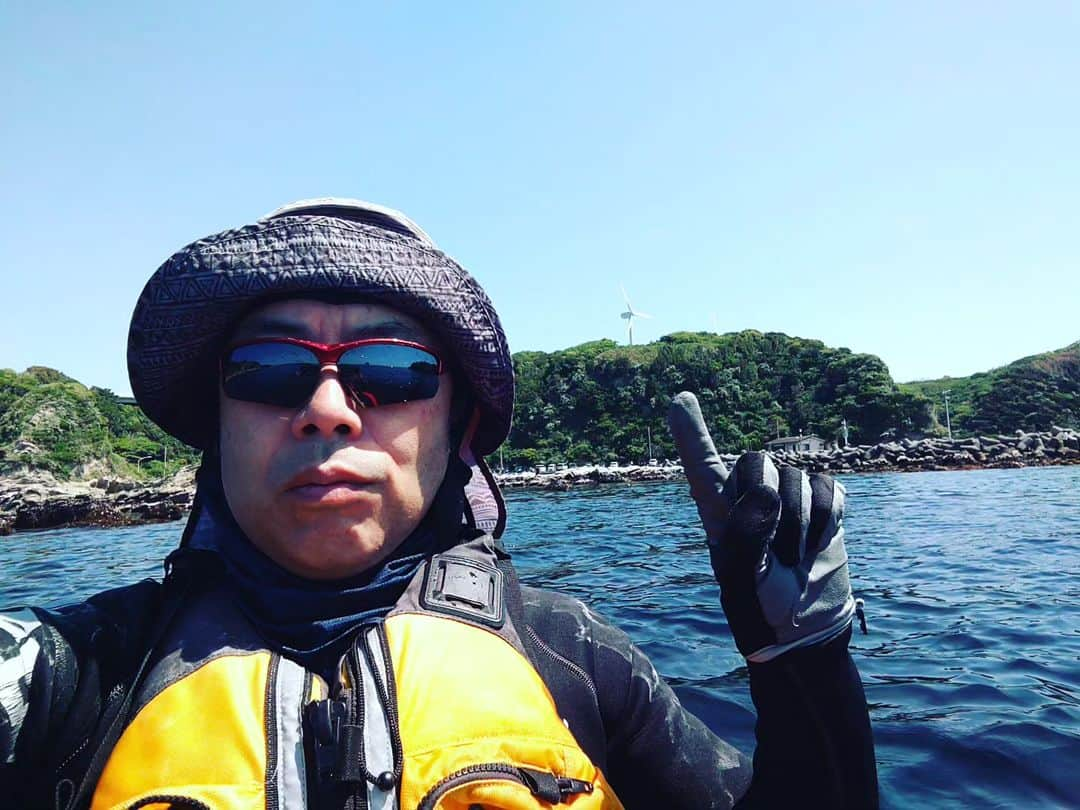 上念司さんのインスタグラム写真 - (上念司Instagram)「誕生日の今日は朝から海に出てきました。そしたら魚の大群がお祝いに来てくれたよw  SNSでお祝いのメッセージいただいた皆様ありがとうございました。引き続きよろしくお願いいたします。  #誕生日　#birthday」5月4日 18時17分 - tsukasajonen