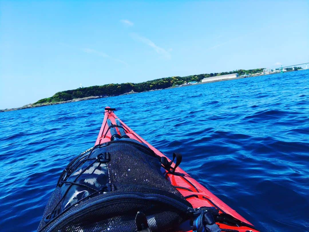 上念司さんのインスタグラム写真 - (上念司Instagram)「誕生日の今日は朝から海に出てきました。そしたら魚の大群がお祝いに来てくれたよw  SNSでお祝いのメッセージいただいた皆様ありがとうございました。引き続きよろしくお願いいたします。  #誕生日　#birthday」5月4日 18時17分 - tsukasajonen