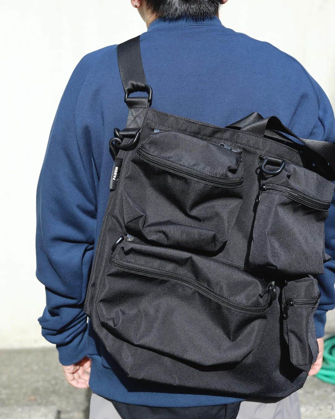 FreePark_Yokohamaさんのインスタグラム写真 - (FreePark_YokohamaInstagram)「. Chaos grid shoulder bag 「006_Greenwood」    斬新な前面ポケットを採用した新シリーズ。 着脱可能アウトポケットは、 ミニショルダーバッグとしても使用が可能。 または、インナーポーチとしてもお使い頂けます。  お洒落で機能性のあFADENを ぜひお試しください。  《商品のお問い合わせ》 Tell:03-6672-2412 Mail:shop@free-park.  #雑貨屋巡り #tokyo #暮らし #ライフスタイルデザインストア #FREEPARK #freepark #ギフト #プレゼント #贈り物 #ファッション#アート #写真 #fashion #instagood #お祝い #自由が丘 #雑貨屋 #セレクトショップ #FADEN #バッグ #ショルダーバッグ #FUDGE」5月4日 18時12分 - freepark.jp