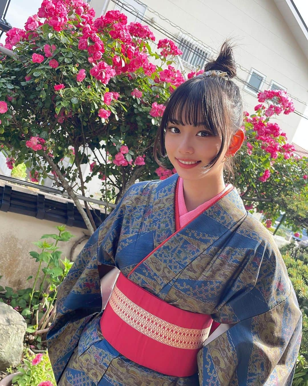 松本麗世さんのインスタグラム写真 - (松本麗世Instagram)「♡ ♡  大好きなちまき！ いっぱい祖母が作ってくれました！ 最高に嬉しい！ ♡ ♡ 鹿児島伝統工芸品大島紬 ♡ ♡ 90才の知り合いの方が若い頃機織りした反物を着物に仕立て新品をプレゼントしていただきました！  ♡  #松本麗世  #matsumotoreiyo # 大島紬 #着物 #伝統工芸品 #プレゼント #祖母宅 #ゴールデンウィーク #ちまき #あくまき #きなこ #黒砂糖 #子供の日 #端午の節句 #アマリリス #菖蒲 #かぶと  #鹿児島の伝統和菓子」5月4日 18時12分 - reiyo.matsumoto